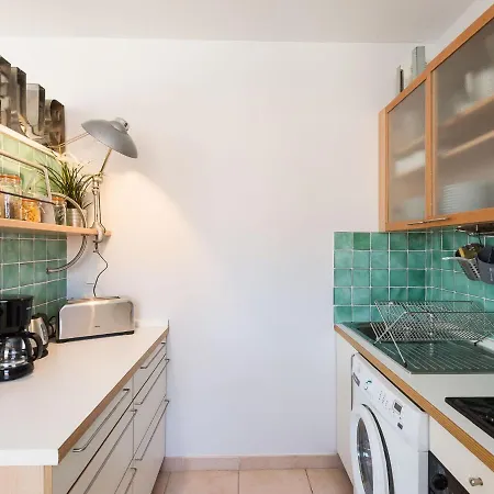 Elegant In With Balcony Apartamento *